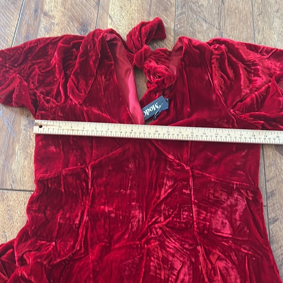NWT ModCloth Captivating Charisma Velvet Maxi Dress Red Large - Picture 9 of 14